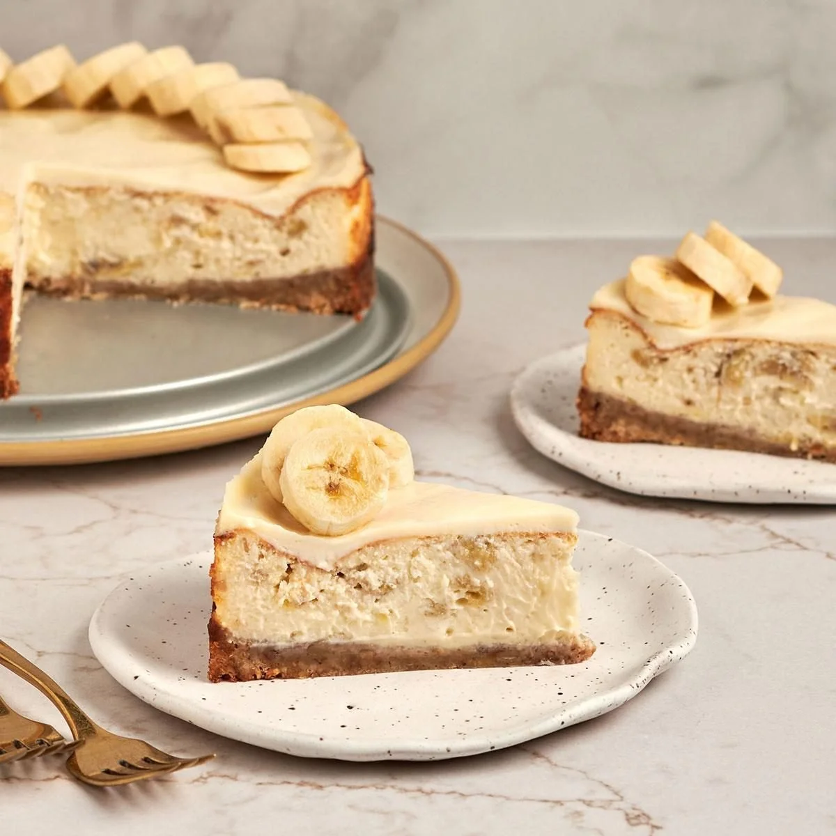 Delicious banana cheesecake topped with fresh banana slices