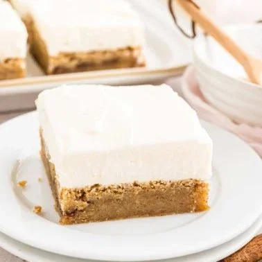 Cinnamon Roll Blondies