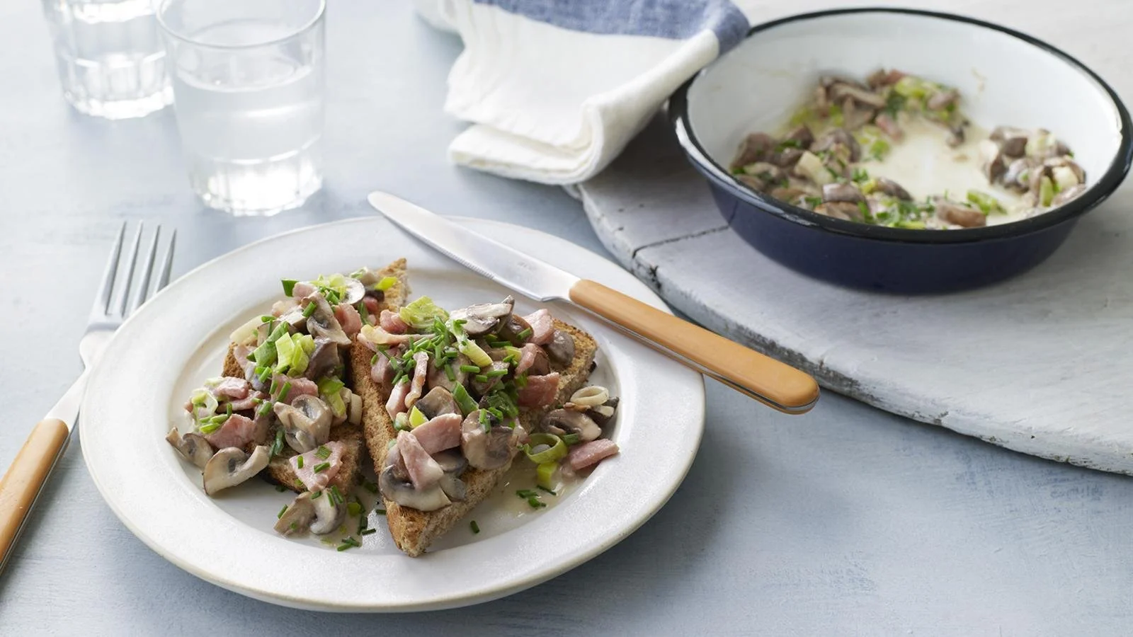 Creamy garlic mushrooms served on toasted bread