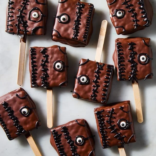Delicious Hocus Pocus S'mores Pops for Halloween treats