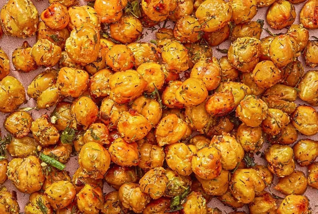 Bowl of ranch-flavored roasted chickpeas, a healthy snack option