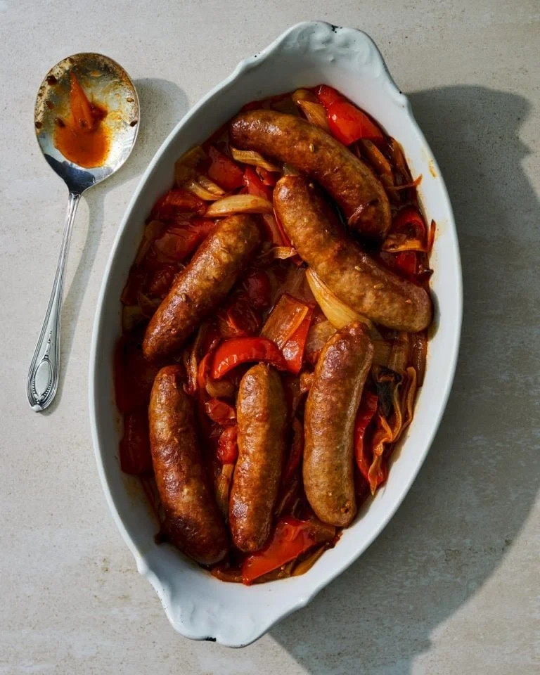 Delicious air fryer sausage and pepper stew ready to serve.