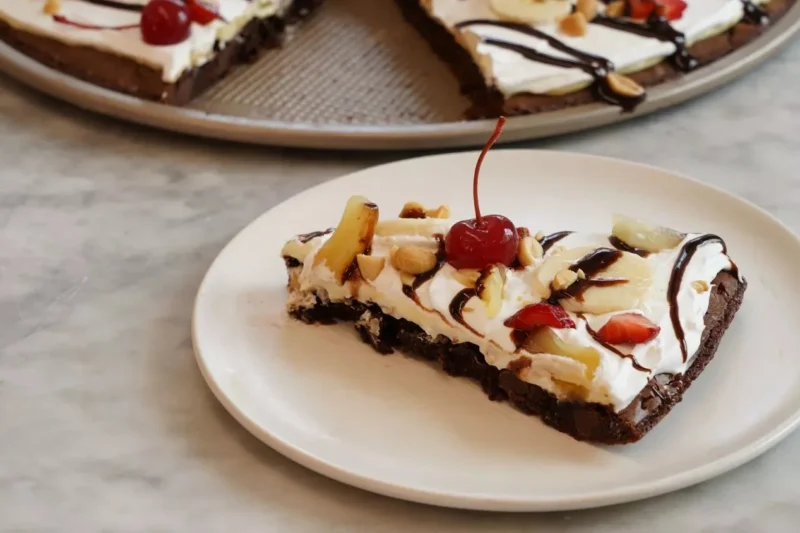 Banana Split-Brownie Pizza