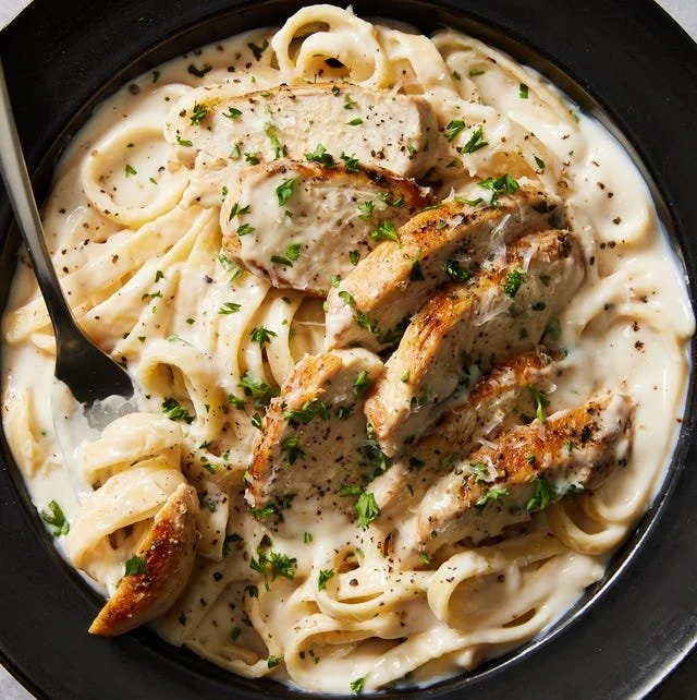 Creamy Chicken Alfredo pasta dish with grilled chicken and rich Alfredo sauce