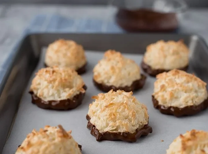 EASY COCONUT MACAROONS