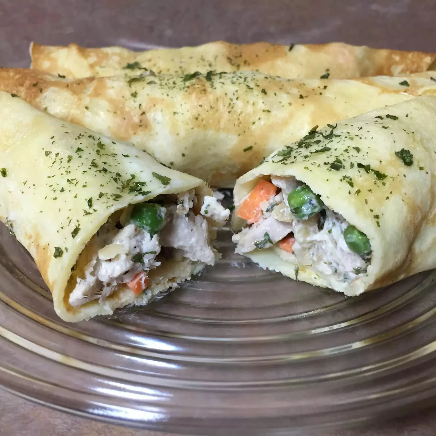 Easy savory crêpes filled with chicken and garlic, perfect for a delightful meal.