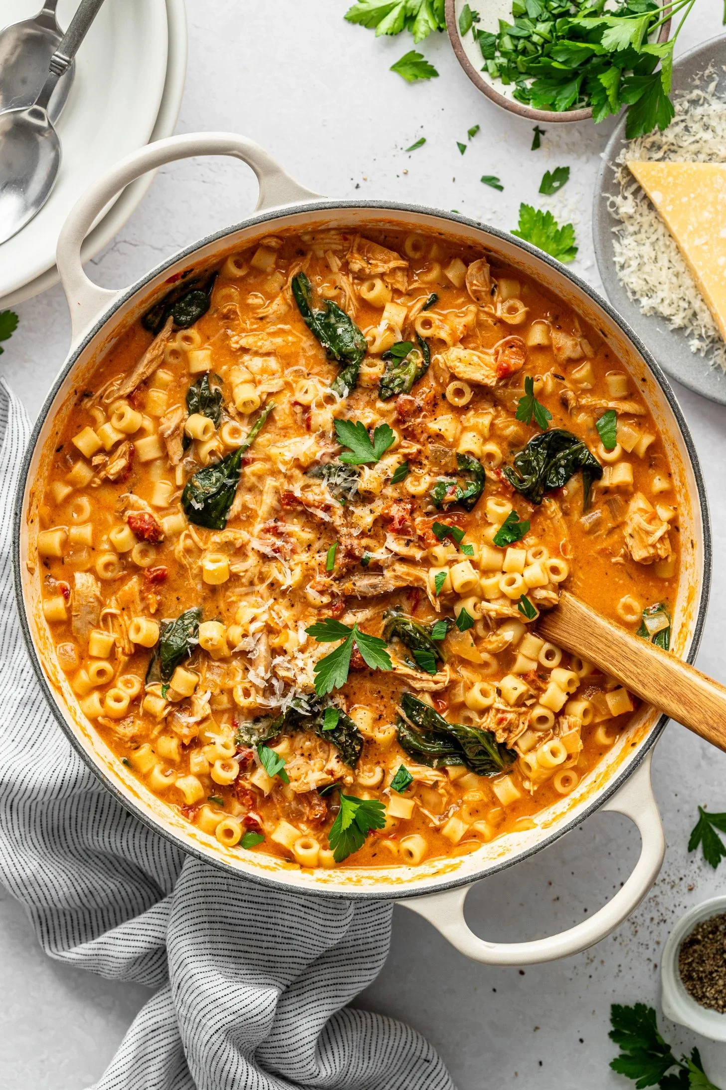 Delicious creamy chicken soup prepared in 30 minutes for a quick dinner.