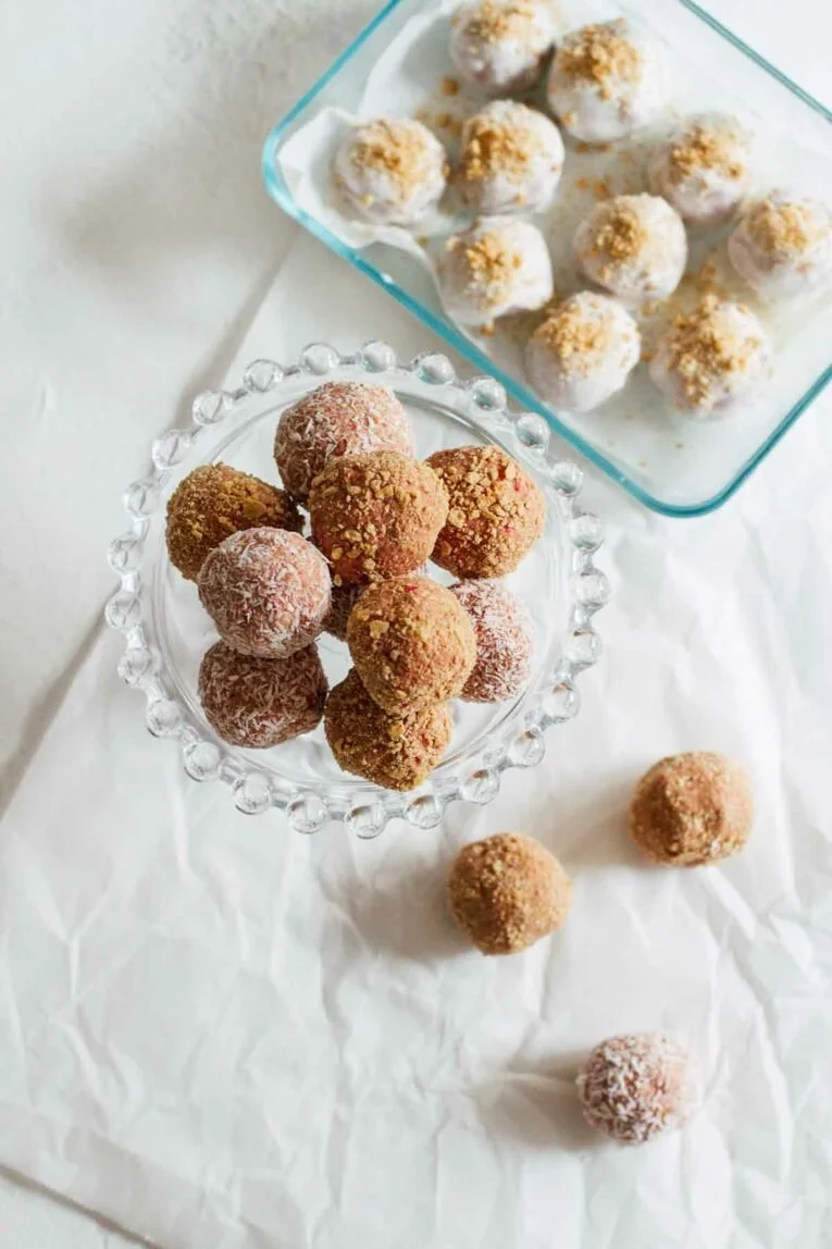 No-Bake Strawberry Cheesecake Energy Bites