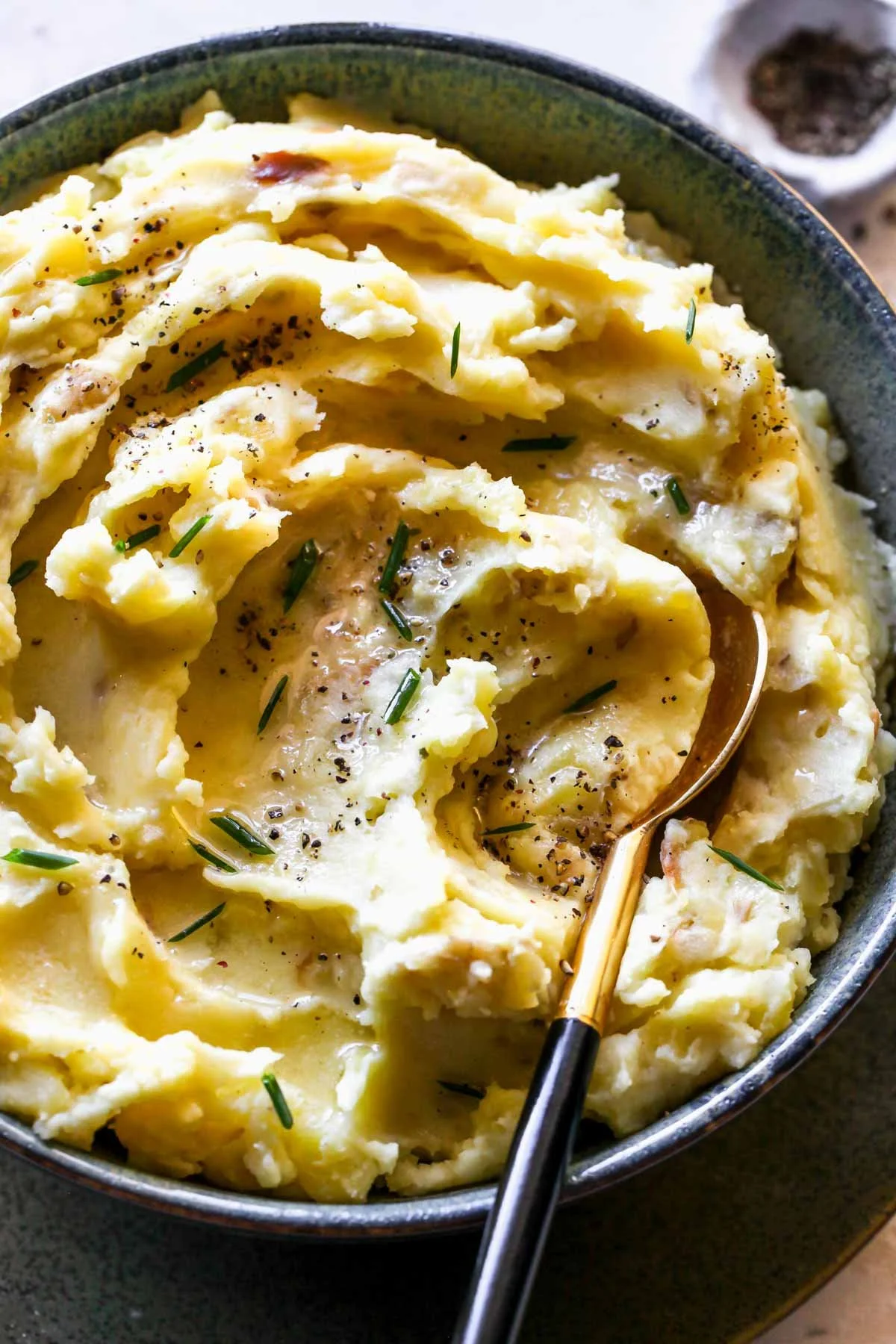 Creamy roasted garlic mascarpone mashed potatoes served in a bowl