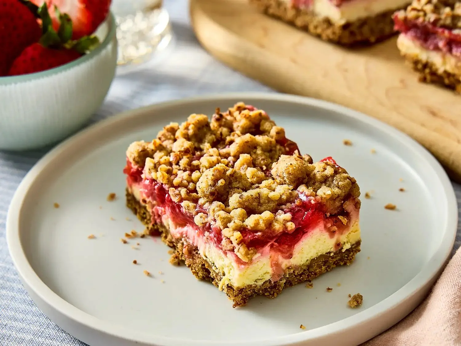 Delicious strawberry pretzel bars with a creamy topping and crunchy crust.