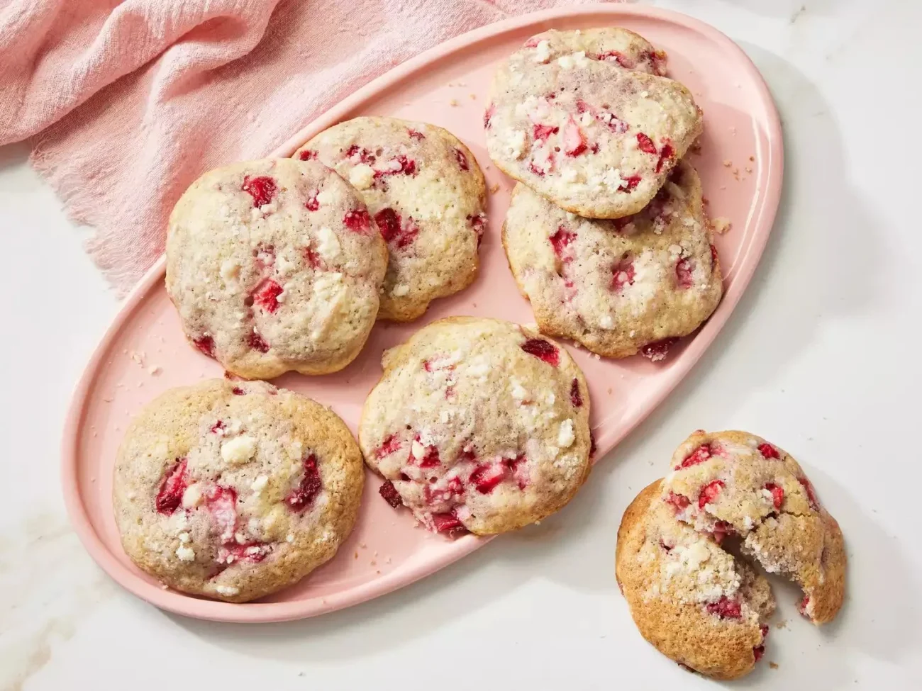 Delicious strawberry shortcake cookies topped with fresh strawberries.