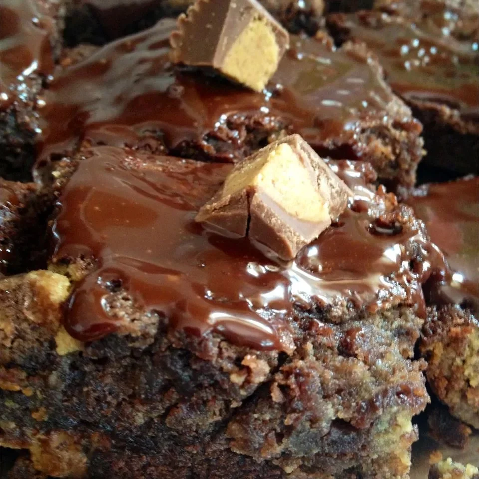 Delicious swirled peanut butter cup brownies with chocolate and peanut butter topping